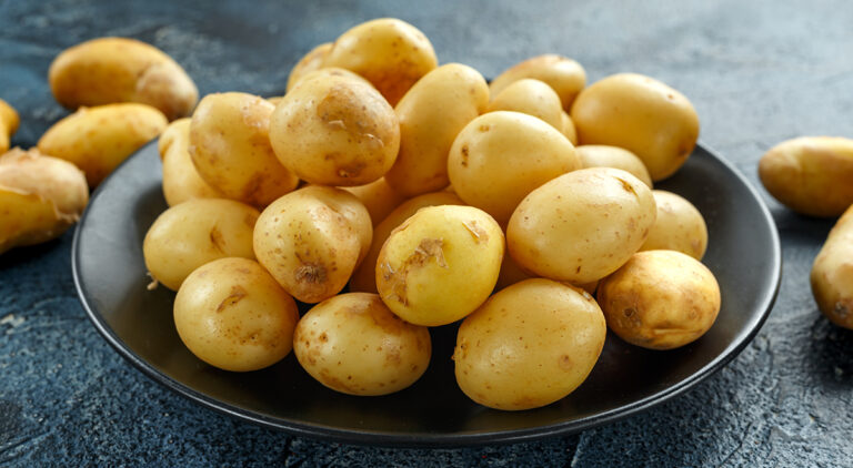 Навіщо додавати оцет у картоплю під час варіння: кулінарний лайфхак від досвідчених господарок - today.ua