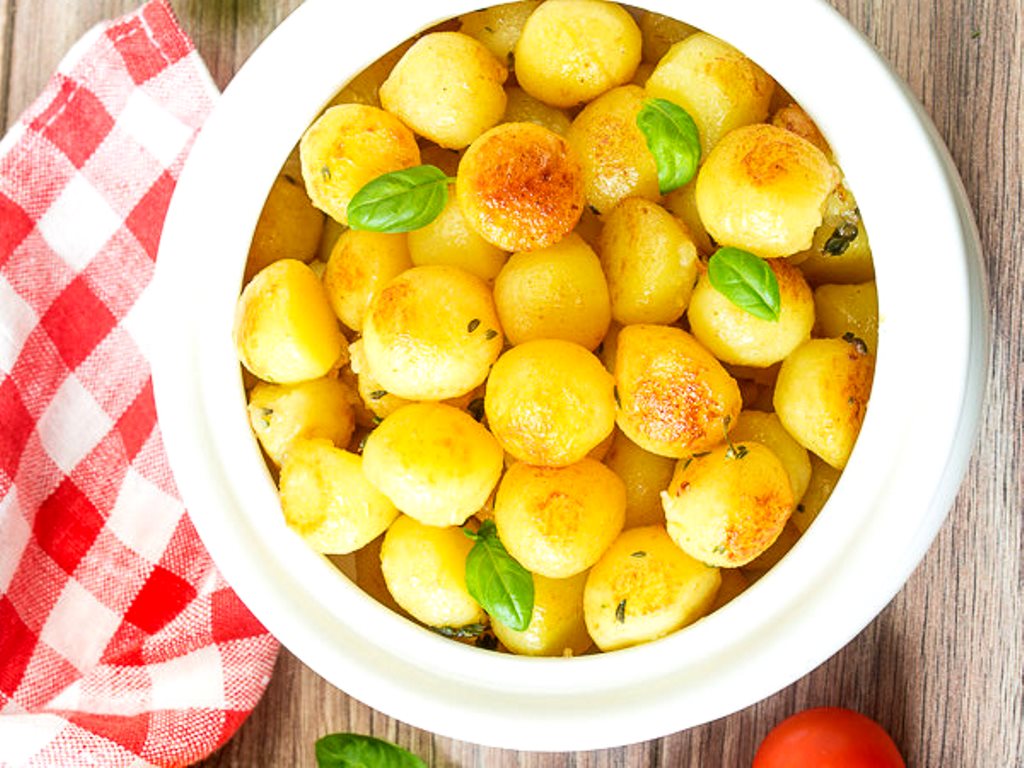 Как почистить килограмм мелкого молодого картофеля за пять минут: кулинарная хитрость