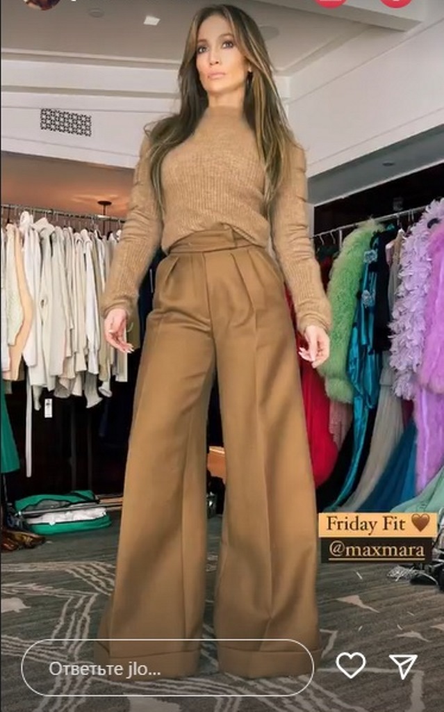 Дженнифер Лопес показала, как стильно носить самые модные брюки этой зимы