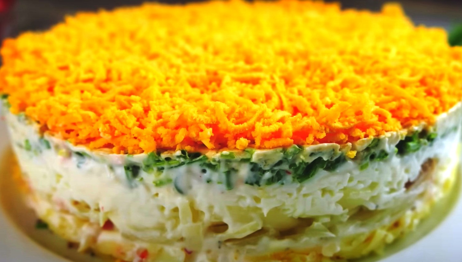 Салат Луиза: вкусная закуска с селедкой, которая заменит традиционную Шубу на праздничном столе - today.ua