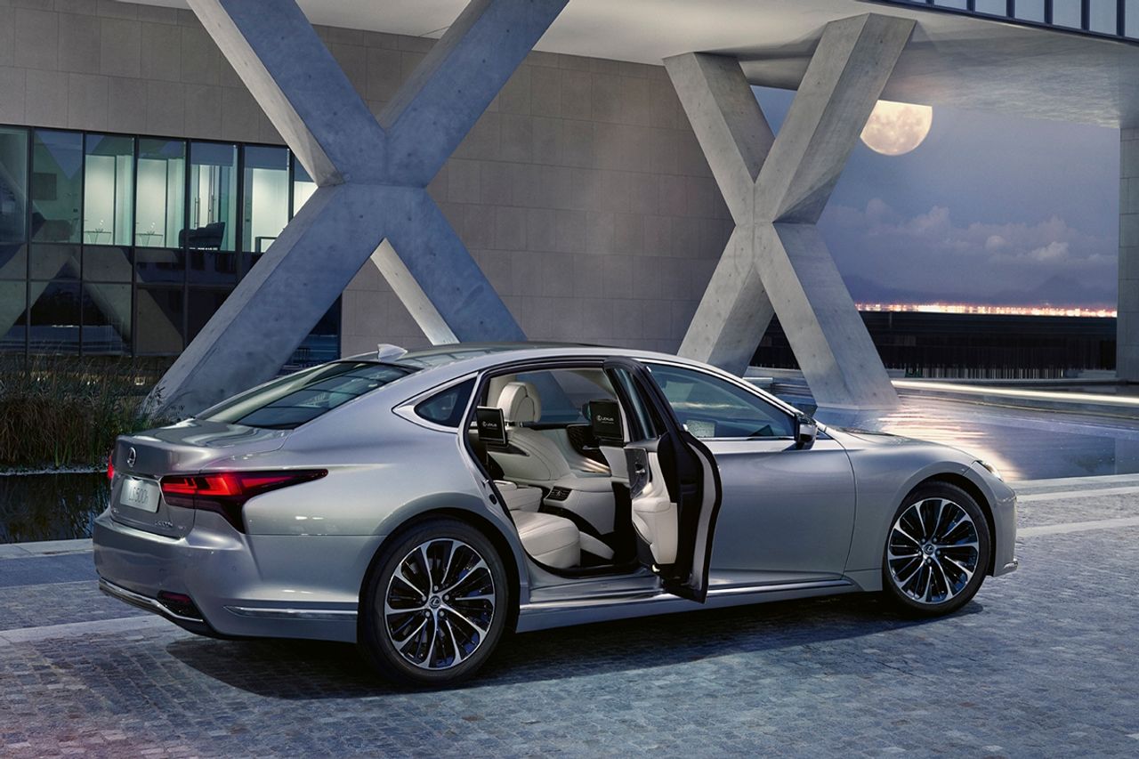 Lexus LS з новими технологіями з'явиться у 2023 році