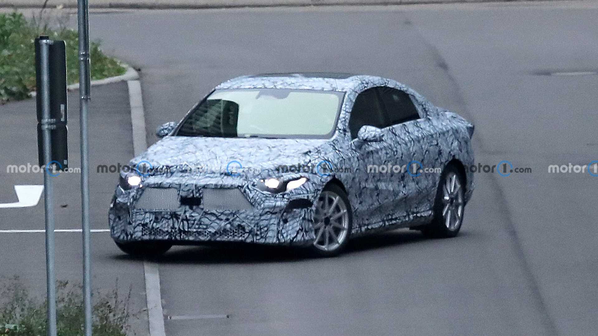 Шпигуни показали новий Mercedes EQA: що зміниться