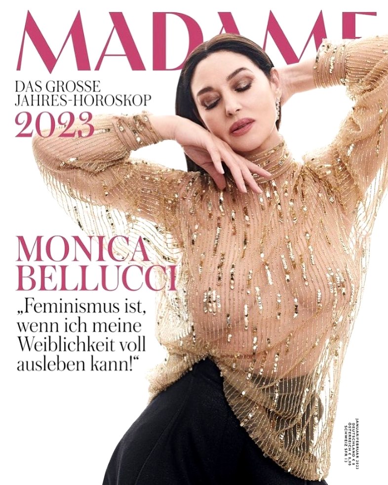Без бюстгальтера і у прозорій блузці: Моніка Беллуччі прикрасила обкладинку німецького журналу