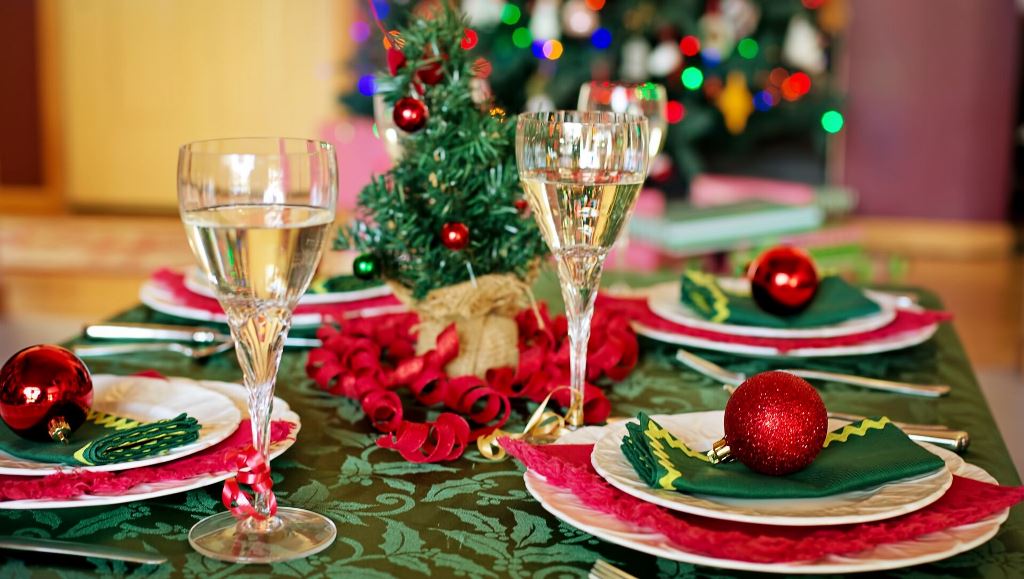 Новогодний стол в Украине и Польше: стало известно, где праздничные блюда обойдутся дешевле 
