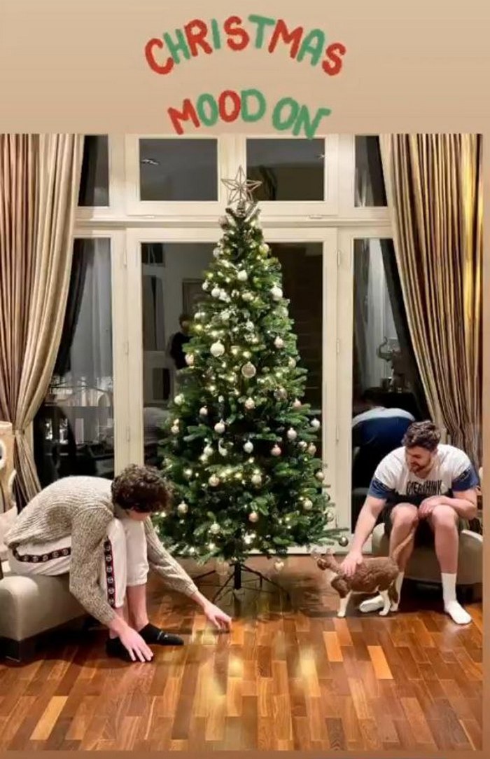 Дети приехали на Рождество: бывшая жена Кличко показала редкое фото с сыновьями в Германии