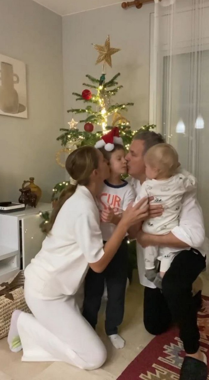 “Кусочек мирной жизни“: Катя Осадчая показала видео, как с мужем и детьми украсила елку