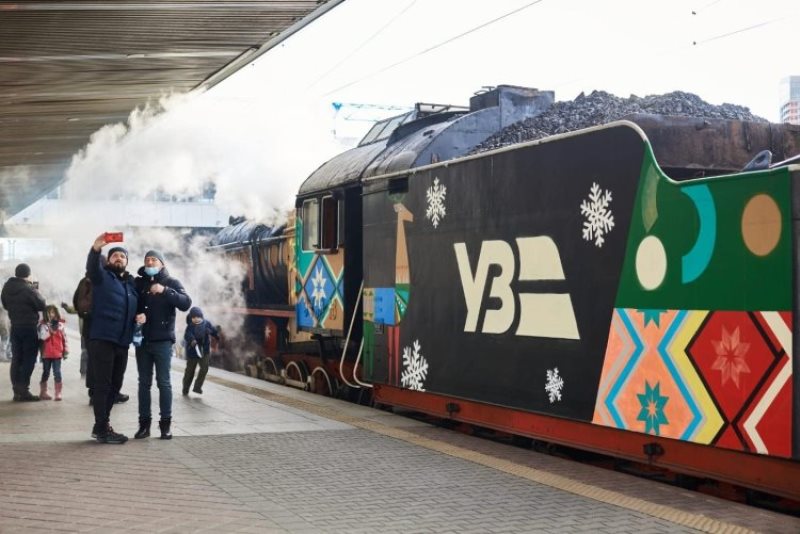 Укрзализныця запустила новогодний ретро-поезд: как он выглядит, и сколько стоят билеты