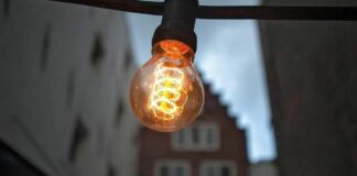 Екстрені та аварійні відключення світла в Україні: нові графіки подачі електроенергії на 18 грудня - today.ua