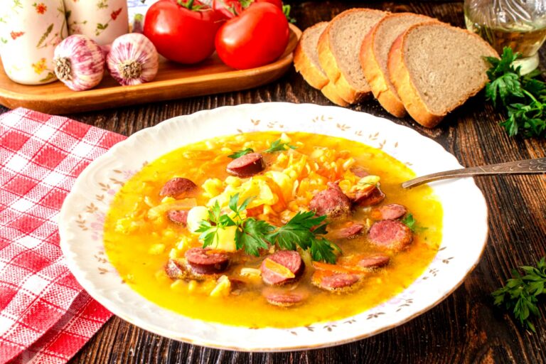 Гороховый суп с копченой курицей: самый вкусный рецепт первого блюда на обед  - today.ua