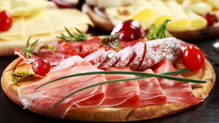 М'ясо, овочі та сири: стало відомо, які продукти подорожчають перед новорічними святами - today.ua