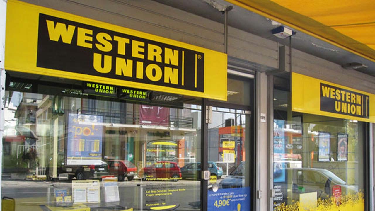 Не лише ПриватБанк та Western Union: найшвидші та найбезпечніші способи переказу грошей з Польщі в Україну