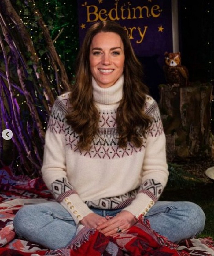 Кейт Миддлтон в рождественском свитере нарядила елку в своем доме и показала видео