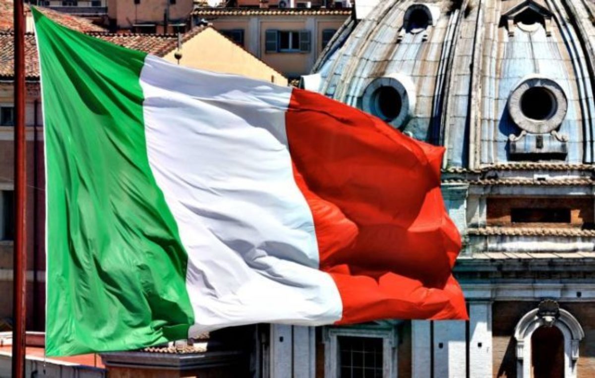 Українські біженці в Італії більше не зможуть обміняти гривні на євро: лишився один день