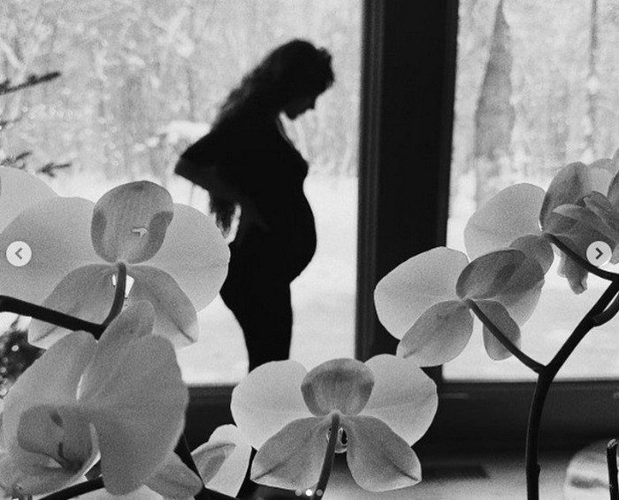 Брюс Уиллис впервые станет дедушкой: старшая дочь актера показала фото с беременным животом