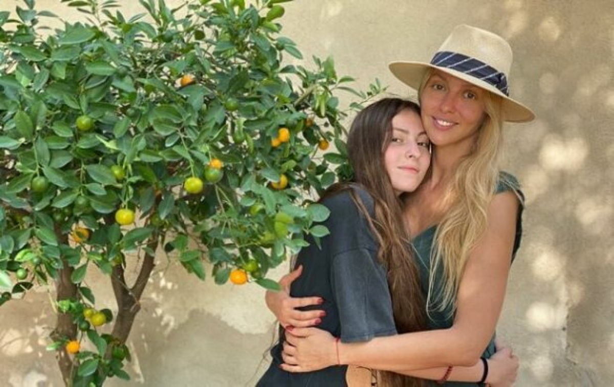 Без макияжа и в пижаме: дочь Оли Поляковой показала забавное домашнее видео со звездной мамой