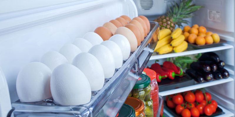 Почему яйца нежелательно хранить в холодильнике: названы основные причины
