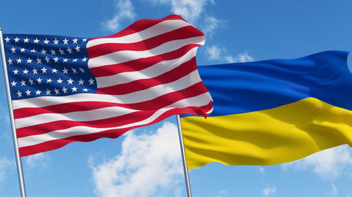 Українські сім'ї в США можуть отримати по 1000 доларів допомоги: кому призначені виплати
