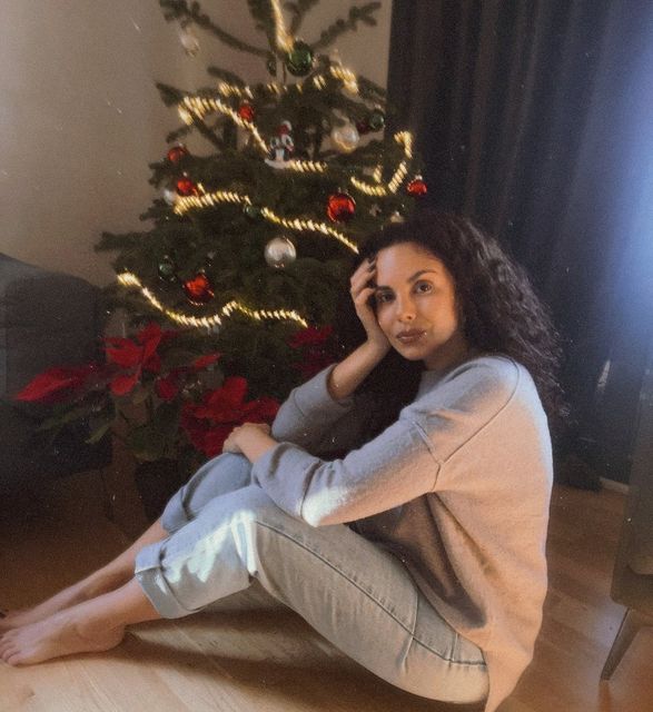 “Розлучилася з Потапом“: Настя Каменських одна біля ялинки привітала фанатів з Різдвом