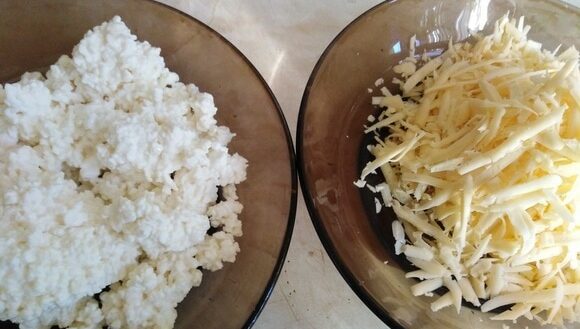 Творожная запеканка с твердым сыром на сковороде: рецепт легкого и полезного завтрака на скорую руку