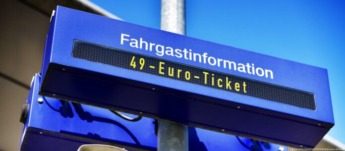 У Німеччині назвали дату запуску та умови купівлі проїзного за 49 євро - today.ua