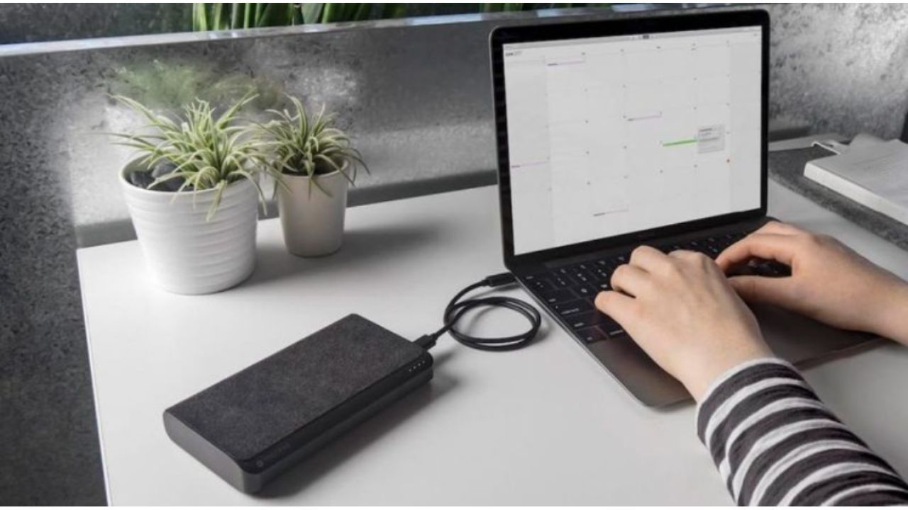 Як вибрати павербанк для ноутбука, щоб заряджати пристрій у найкоротші терміни