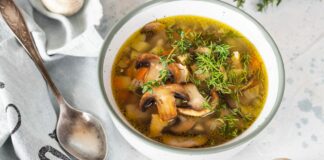 Чтобы не чернели грибы в супе: что добавить в воду во время варки - today.ua