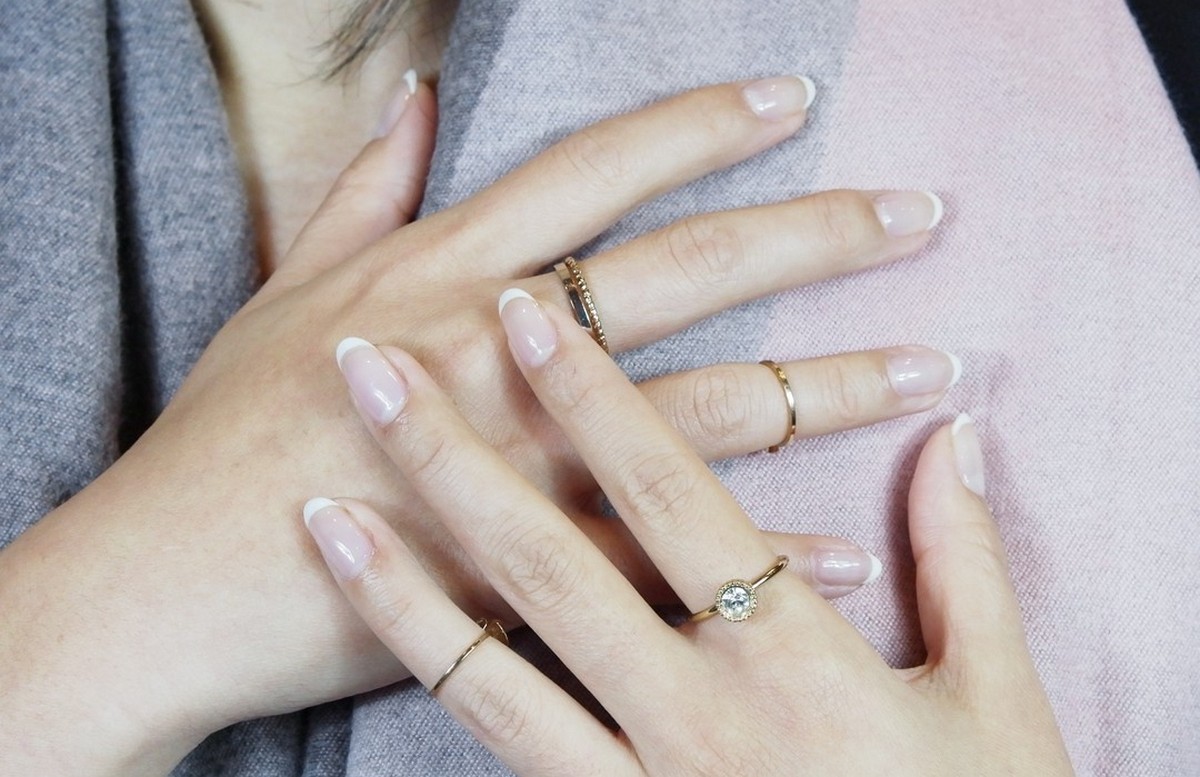 Нежный маникюр: 12 лучших идей с прозрачным лаком - today.ua