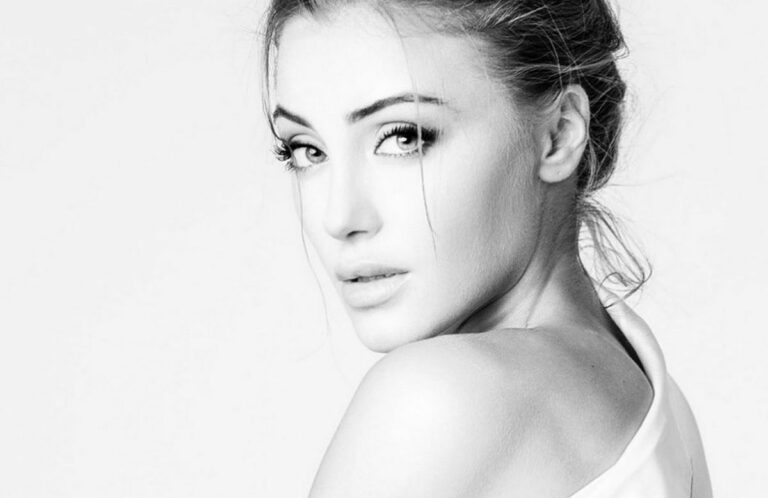 “Мисс Украина 2019“ топлес и в стрингах сделала шпагат в воздухе: видео - today.ua