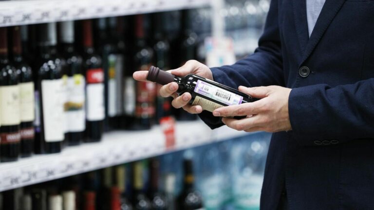 В Украине вырастут цены на алкоголь и сигареты: как изменится стоимость акцизной продукции - today.ua