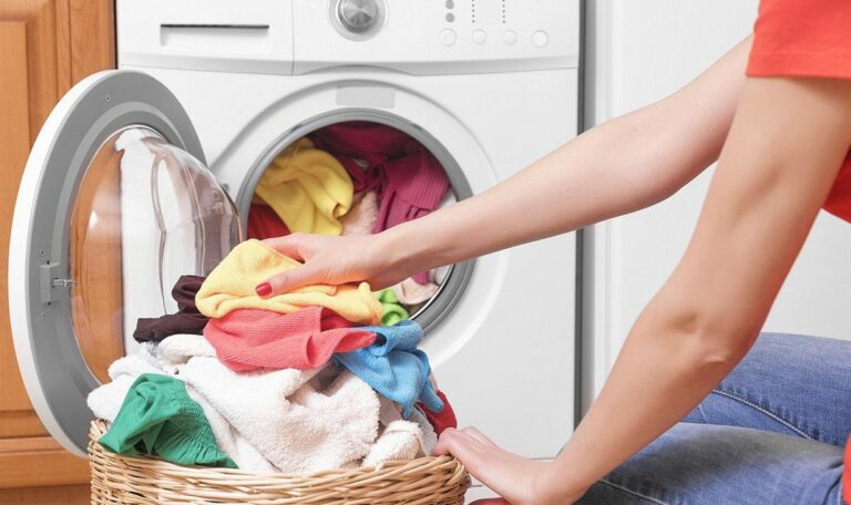 Не хуже покупного кондиционера: какое средство нужно добавить в стиральную машину, чтобы белье стало мягким - today.ua