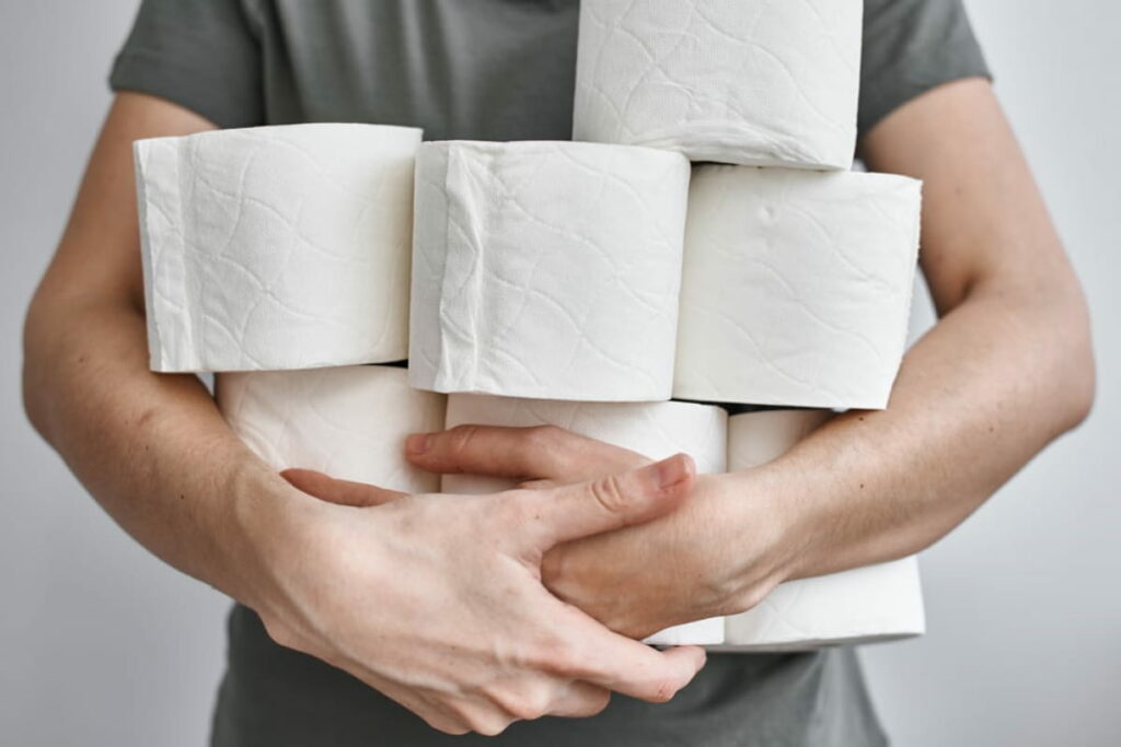 Тримаймося: туалетний папір стане для українців дорогим задоволенням