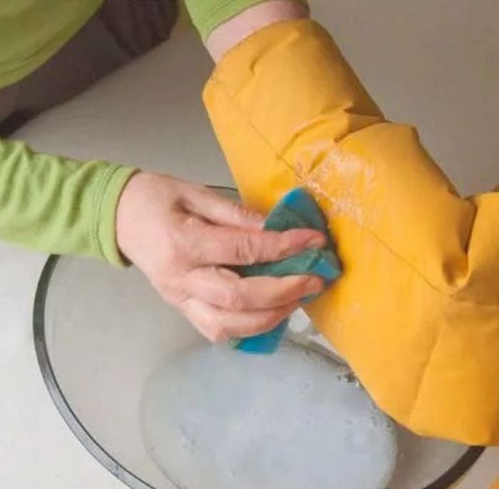 Як очистити рукави пуховика або куртки без прання: допоможуть три дешеві інгредієнти