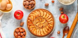 Шарлотка з карамельною скоринкою: рецепт апетитного пирога з яблуками - today.ua