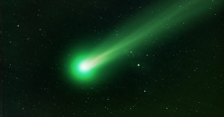 До Землі на шаленій швидкості летить незвичайна зелена комета: її поява була передбачена письменником-фантастом ще в 1951 році - today.ua