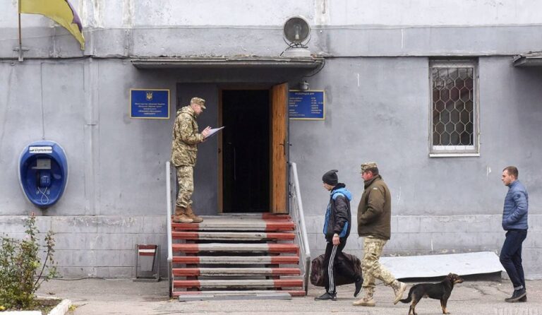 В Украине начали вывешивать списки уклонистов от мобилизации: насколько это законно - today.ua