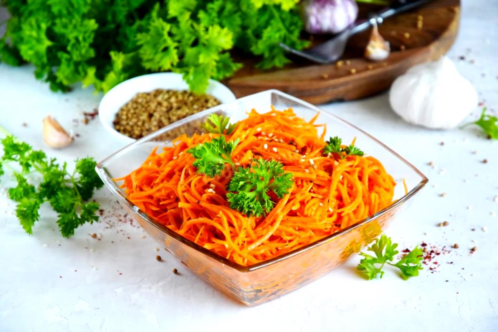 Морковь по-корейски за 15 минут: самый быстрый и удачный рецепт острой закуски 