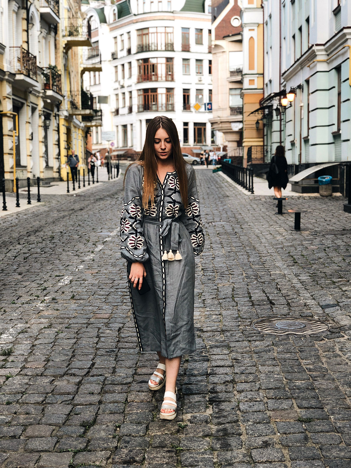 У чорній сукні-вишиванці з широкими рукавами: Олена Зеленська показала вбрання на всі випадки життя У чорній сукні-вишиванці з широкими рукавами: Олена Зеленська показала вбрання на всі випадки життя - today.ua