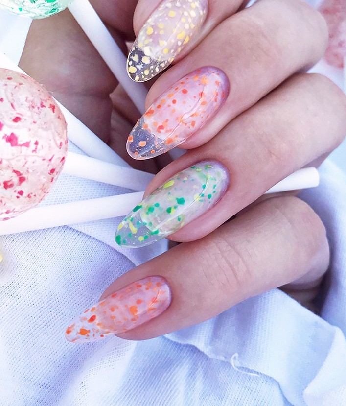 Нежный маникюр: 12 лучших идей с прозрачным лаком - today.ua