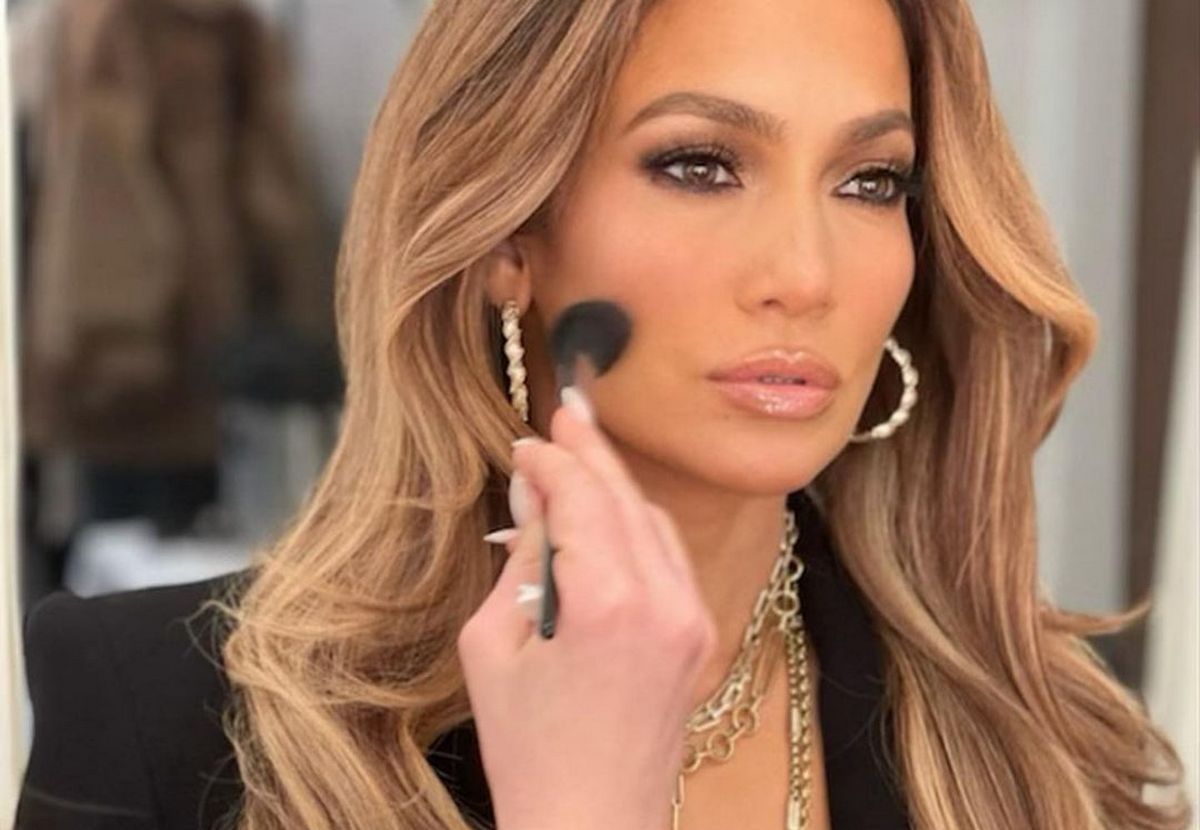 Разве можно быть красивой такой: Дженнифер Лопес показала, как сделать талию даже там, где ее нет - today.ua