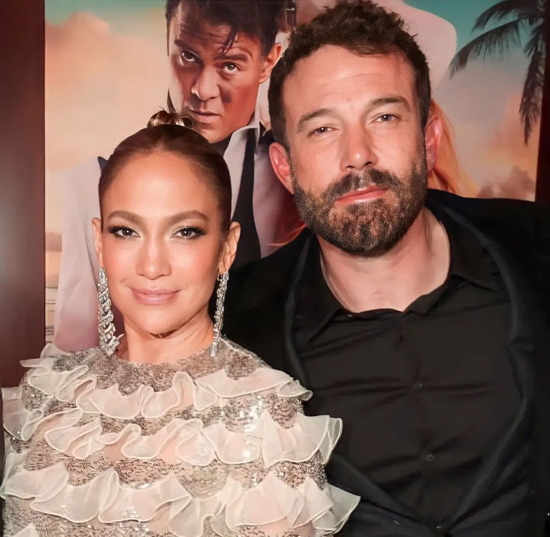 Вот это подарочек: Дженнифер Лопес в прозрачном платье с бантом украсила ковровую дорожку Вот это подарочек: Дженнифер Лопес в прозрачном платье с бантом украсила ковровую дорожку - today.ua