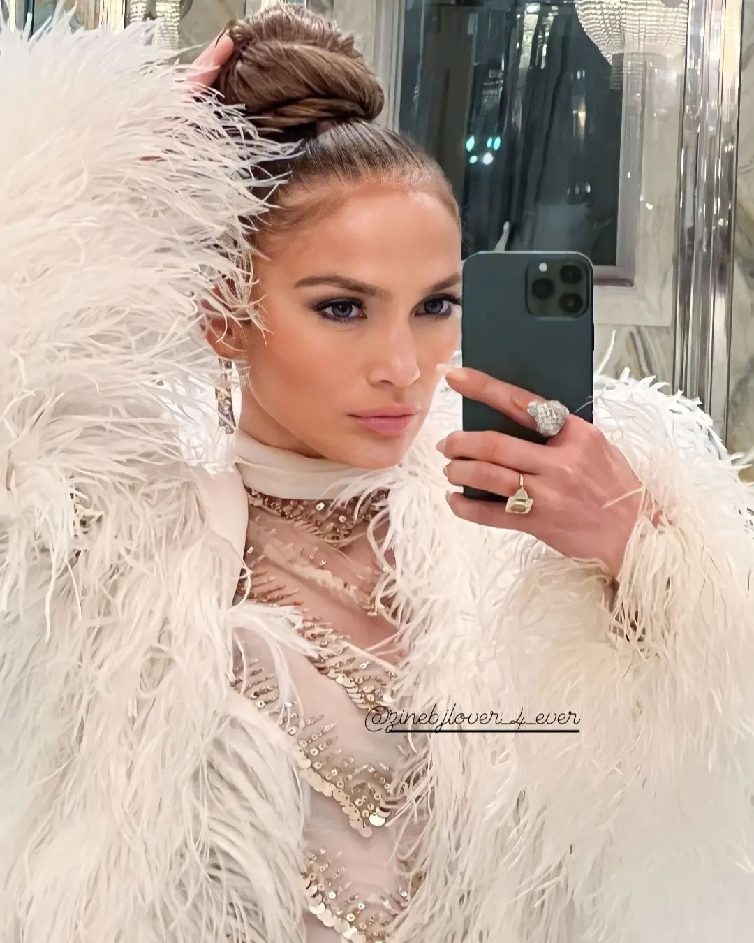 Дженнифер Лопес в прозрачном мини-платье засветилась на звездной вечеринке в Голливуде - today.ua