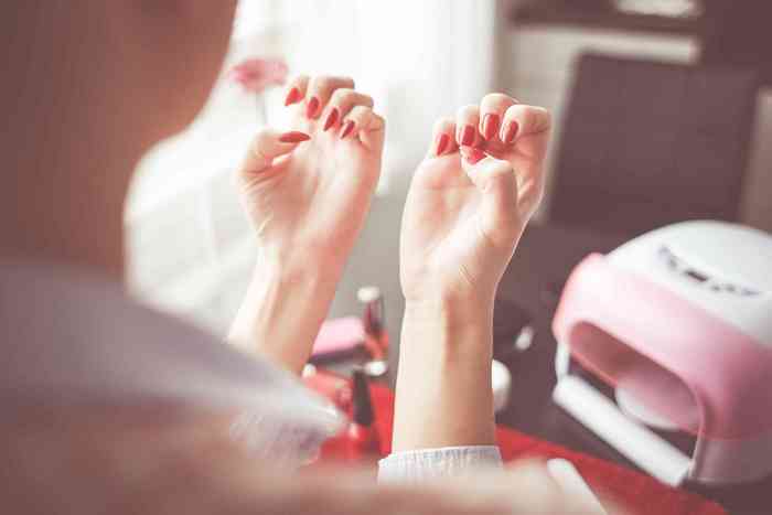 Смертельный маникюр: ученые рассказали, почему нельзя красить ногти гель-лаком на постоянной основе
