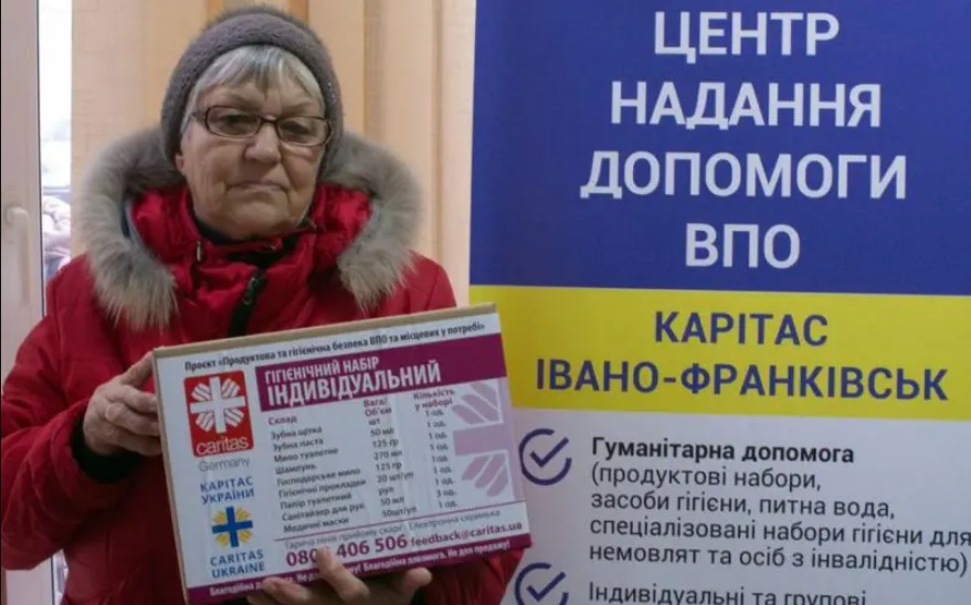 Украинцам раздадут помощь из двух бесплатных наборов – продовольственного и гигиенического