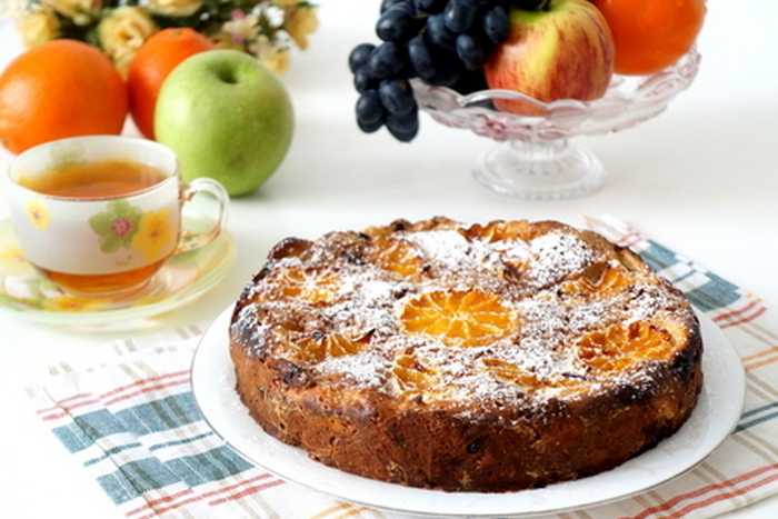 Шарлотка з карамельною скоринкою: рецепт апетитного пирога з яблуками