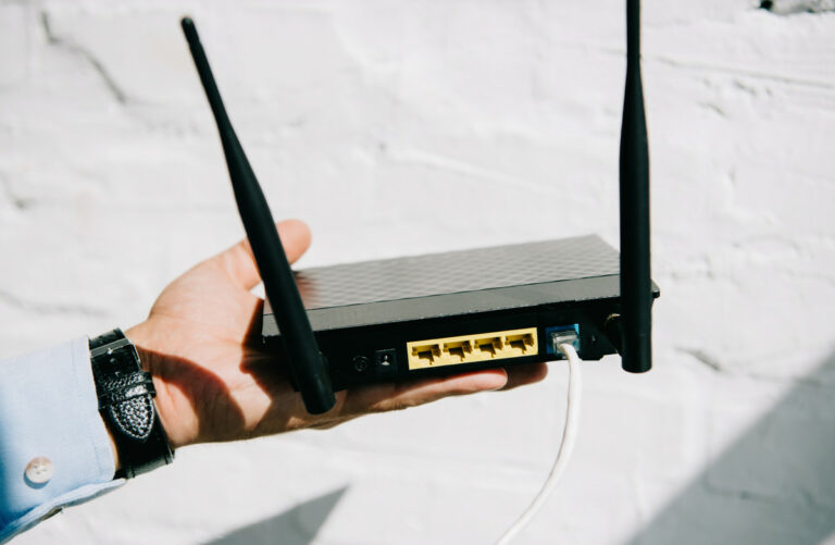 Как усилить сигнал Wi-Fi роутера дома: названы три эффективных способа  - today.ua