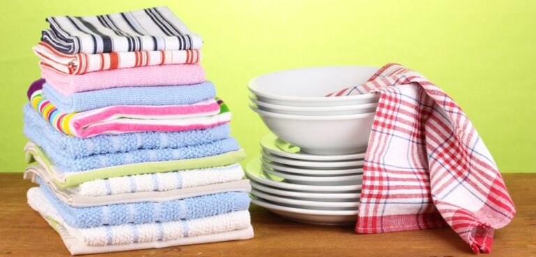 Как отстирать самые застарелые пятна с кухонных полотенец: три эффективных народных средства - today.ua