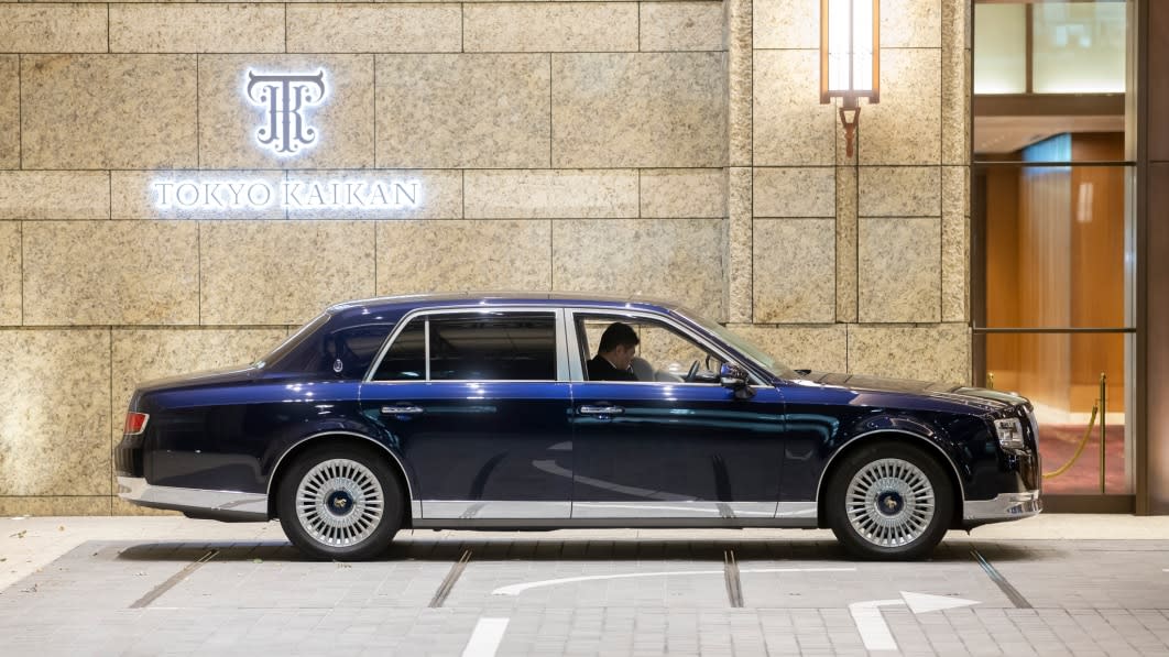 В 2023 году появится кроссовер Toyota Century