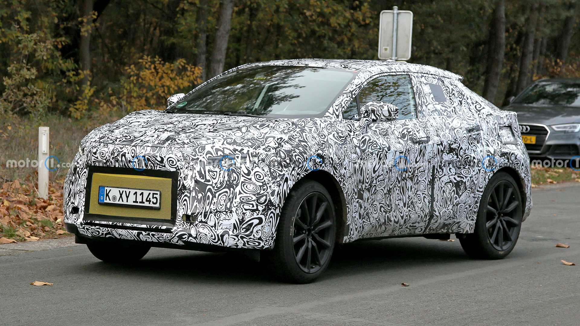 Toyota тестирует в Европе новый компактный кроссовер