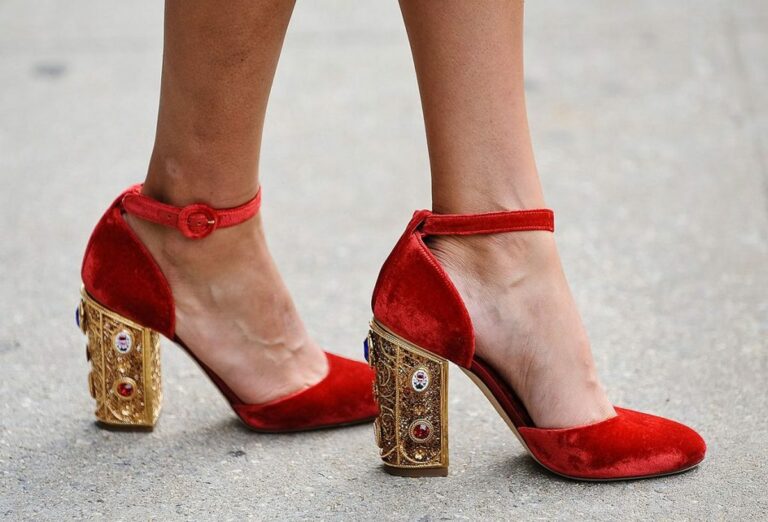 П'ять популярних моделей взуття, які старять абсолютно всіх жінок - today.ua