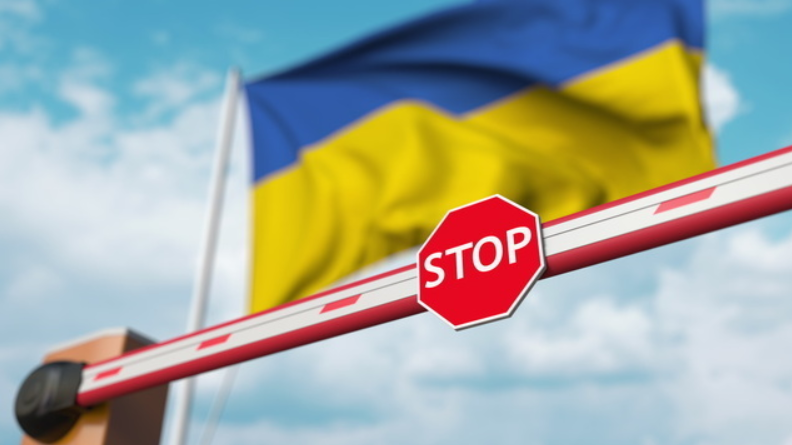 Виїзд з України для чоловіків призовного віку: для кого будуть відкриті кордони у 2023 році